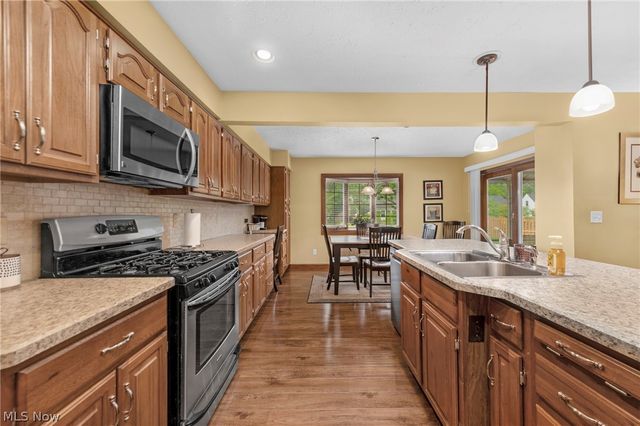 2808 W Asplin Drive, Rocky River, OH 44116