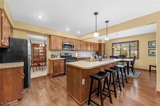 2808 W Asplin Drive, Rocky River, OH 44116