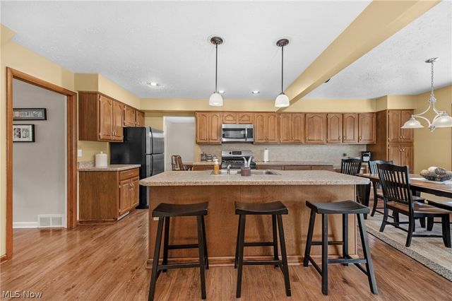 2808 W Asplin Drive, Rocky River, OH 44116
