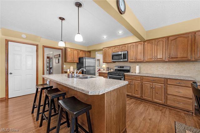 2808 W Asplin Drive, Rocky River, OH 44116