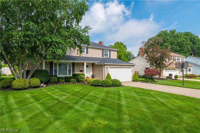 2808 W Asplin Drive, Rocky River, OH 44116