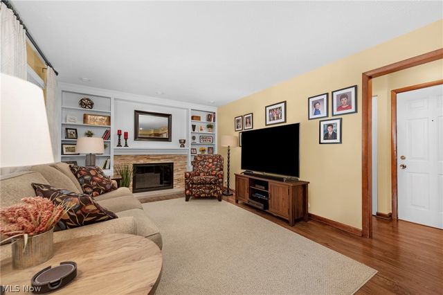 2808 W Asplin Drive, Rocky River, OH 44116
