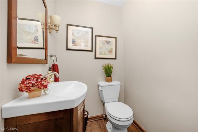 2808 W Asplin Drive, Rocky River, OH 44116