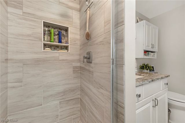 2808 W Asplin Drive, Rocky River, OH 44116