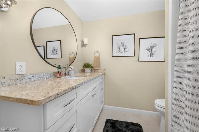 2808 W Asplin Drive, Rocky River, OH 44116