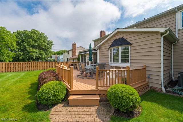 2808 W Asplin Drive, Rocky River, OH 44116