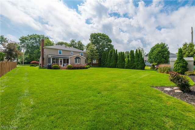 2808 W Asplin Drive, Rocky River, OH 44116