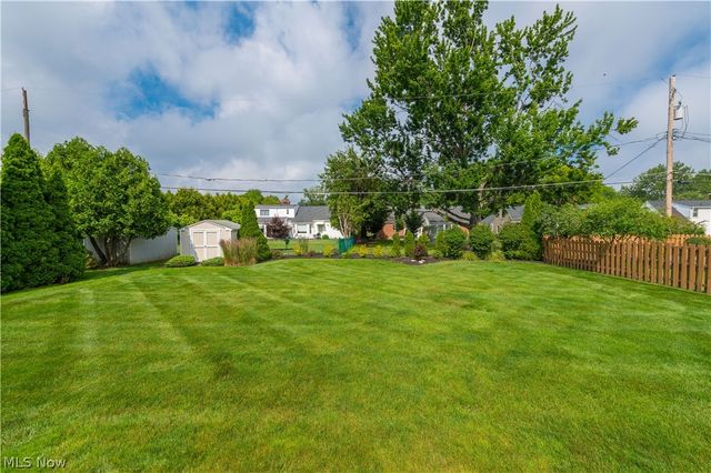 2808 W Asplin Drive, Rocky River, OH 44116
