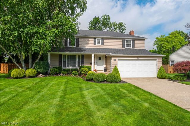 2808 W Asplin Drive, Rocky River, OH 44116
