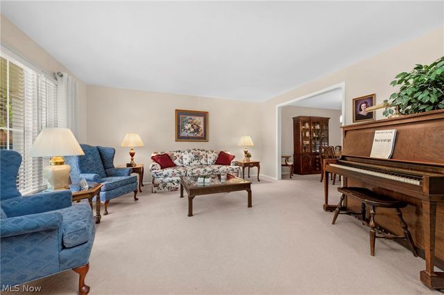 2808 W Asplin Drive, Rocky River, OH 44116