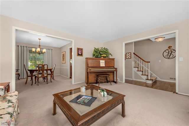 2808 W Asplin Drive, Rocky River, OH 44116