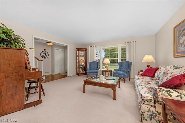 2808 W Asplin Drive, Rocky River, OH 44116