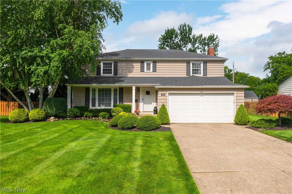 2808 W Asplin Drive, Rocky River, OH 44116