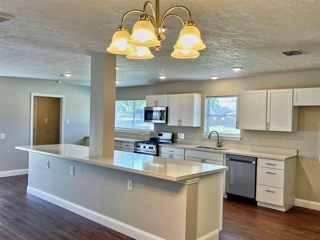 415 Sevenhampton Lane, Houston, TX 77015