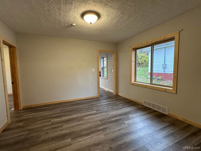 10356 N Sunset View Street, Bessemer, MI 49911