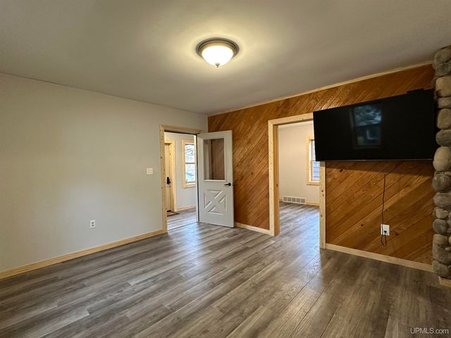 10356 N Sunset View Street, Bessemer, MI 49911