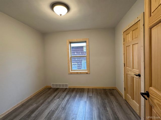 10356 N Sunset View Street, Bessemer, MI 49911