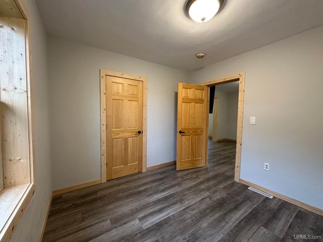 10356 N Sunset View Street, Bessemer, MI 49911