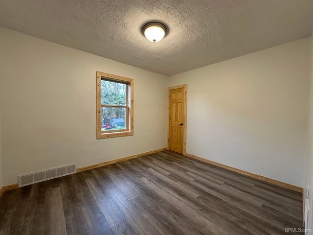 10356 N Sunset View Street, Bessemer, MI 49911