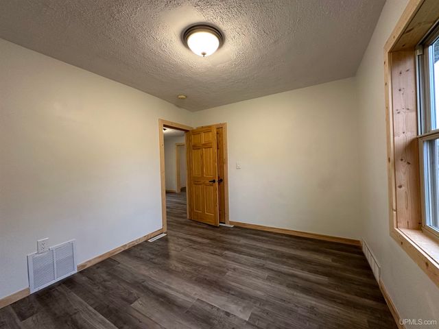 10356 N Sunset View Street, Bessemer, MI 49911