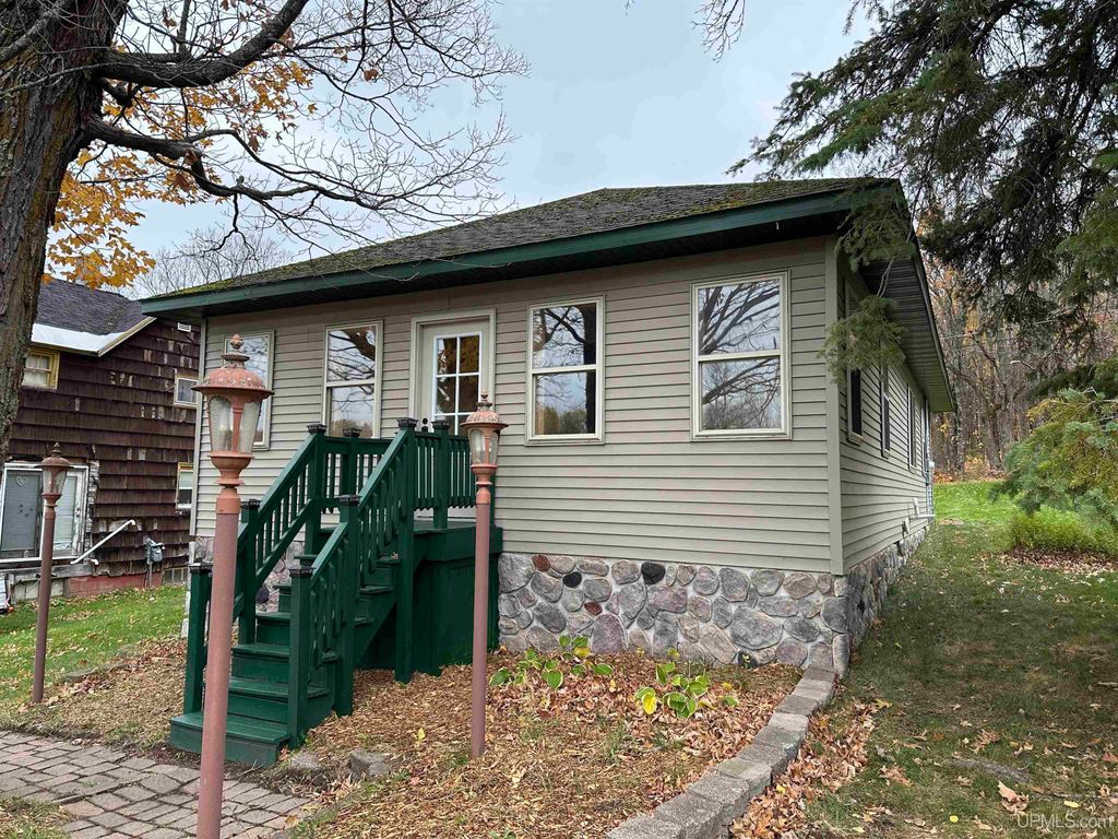 10356 N Sunset View Street, Bessemer, MI 49911