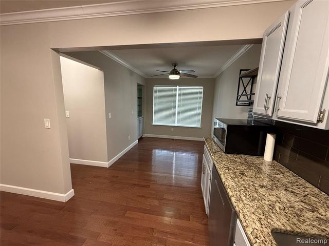 21141 E Glen Haven Circle, Northville, MI 48167