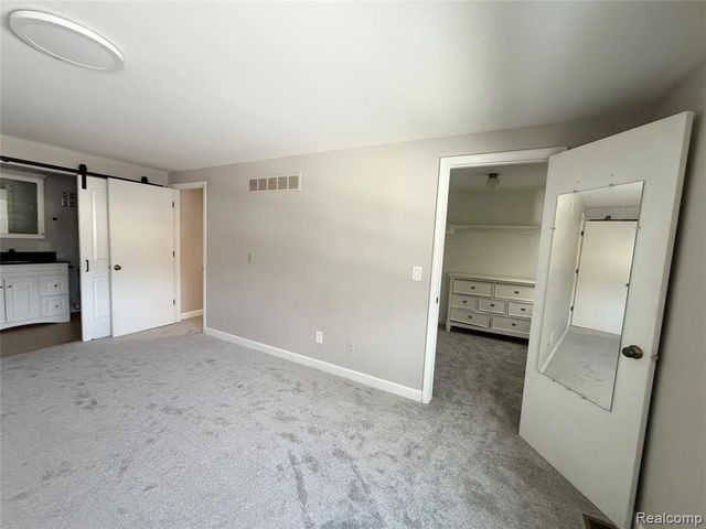 21141 E Glen Haven Circle, Northville, MI 48167