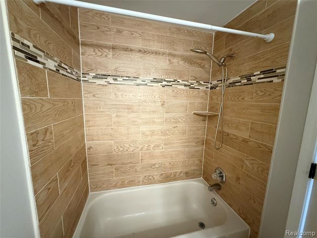 21141 E Glen Haven Circle, Northville, MI 48167