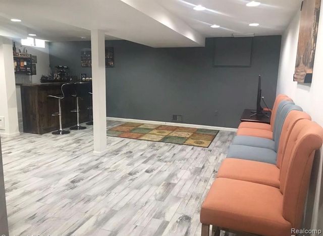 21141 E Glen Haven Circle, Northville, MI 48167