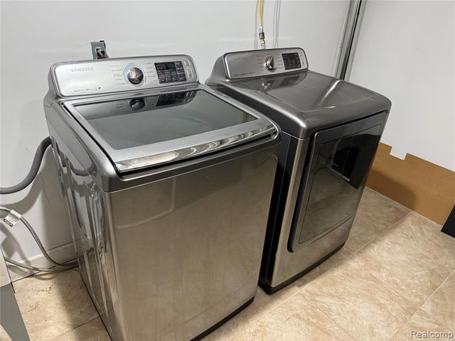 21141 E Glen Haven Circle, Northville, MI 48167