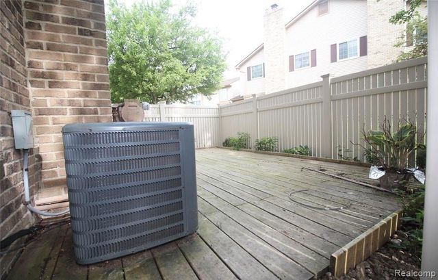 21141 E Glen Haven Circle, Northville, MI 48167