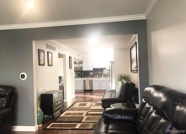 21141 E Glen Haven Circle, Northville, MI 48167