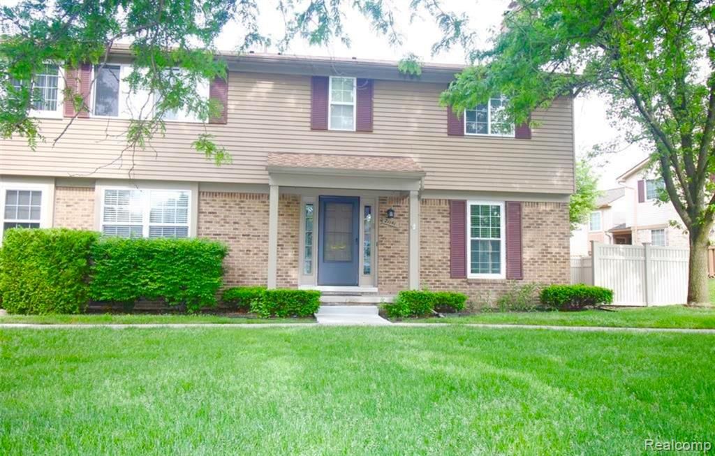 21141 E Glen Haven Circle, Northville, MI 48167