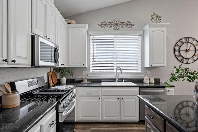 984 Portside Cir, Roseville, CA 95678