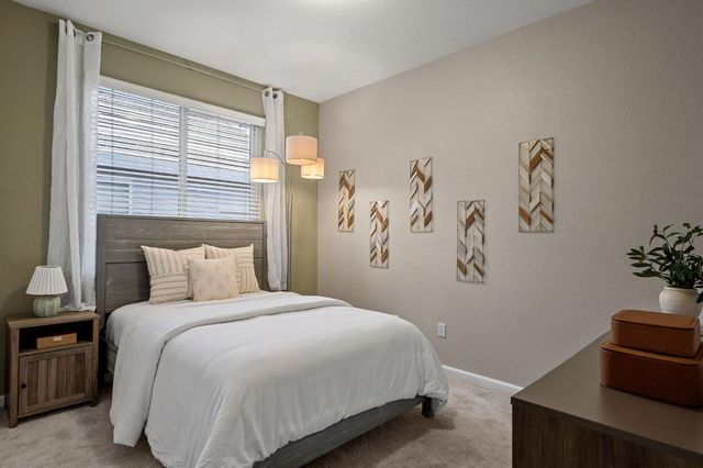 984 Portside Cir, Roseville, CA 95678