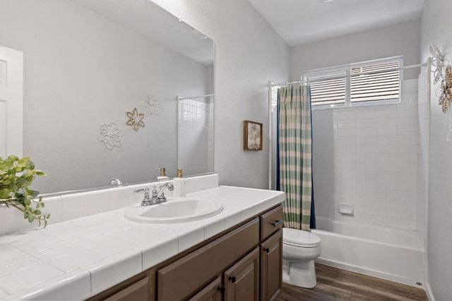 984 Portside Cir, Roseville, CA 95678