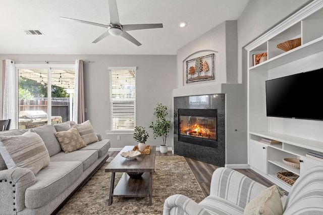 984 Portside Cir, Roseville, CA 95678