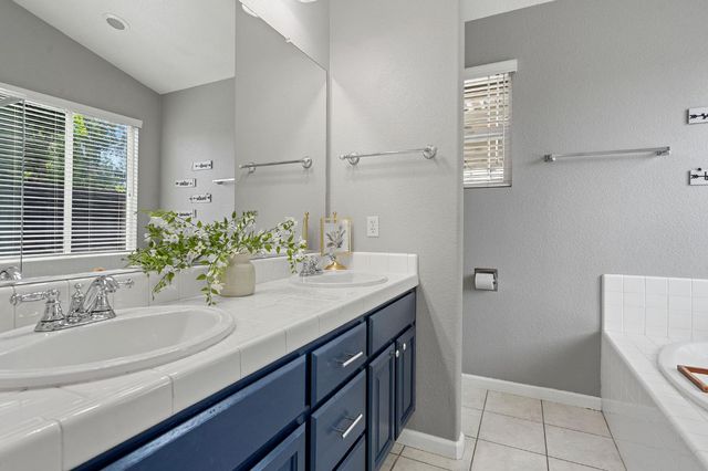 984 Portside Cir, Roseville, CA 95678