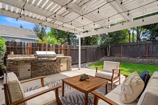 984 Portside Cir, Roseville, CA 95678