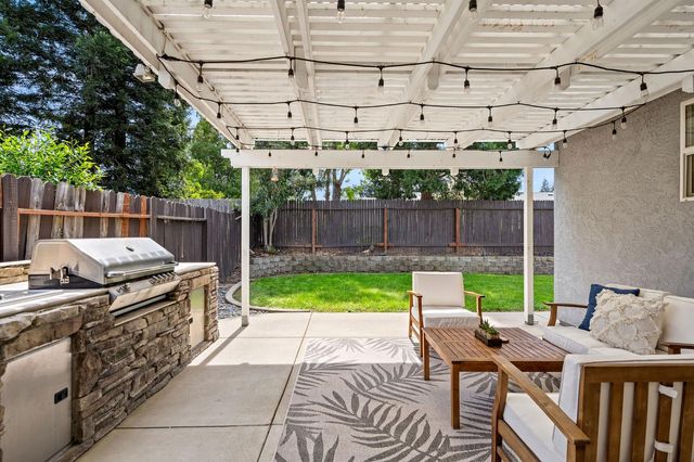 984 Portside Cir, Roseville, CA 95678