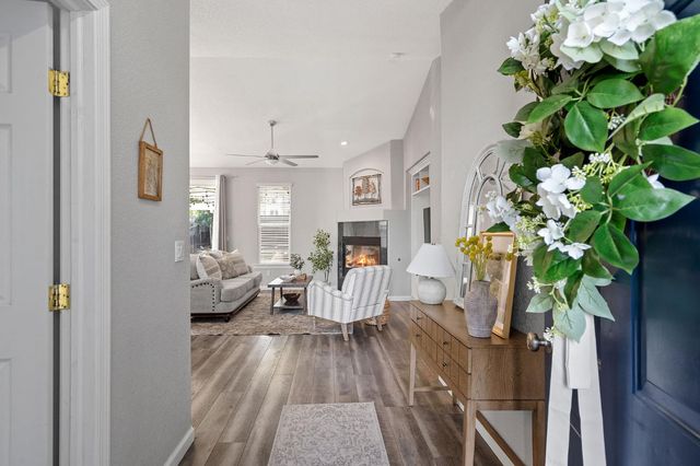 984 Portside Cir, Roseville, CA 95678