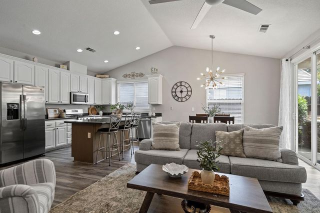 984 Portside Cir, Roseville, CA 95678