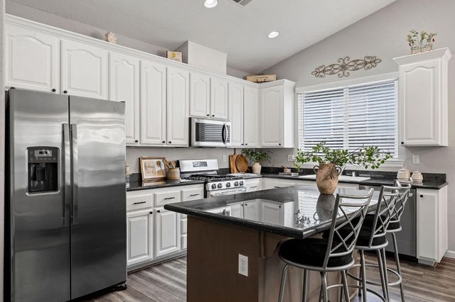 984 Portside Cir, Roseville, CA 95678