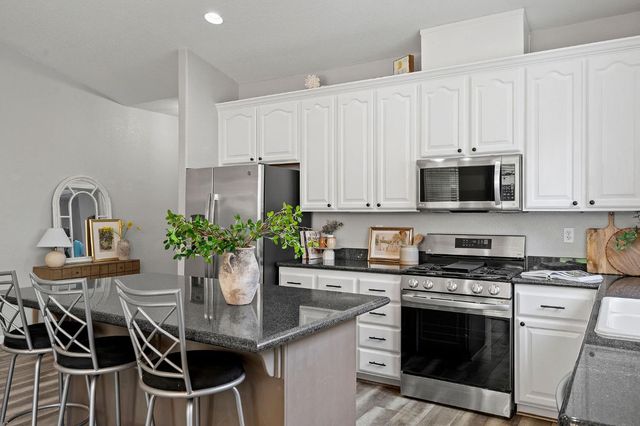 984 Portside Cir, Roseville, CA 95678