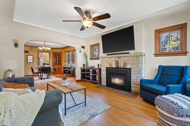 541 Highlandview DRIVE, West Bend, WI 53095