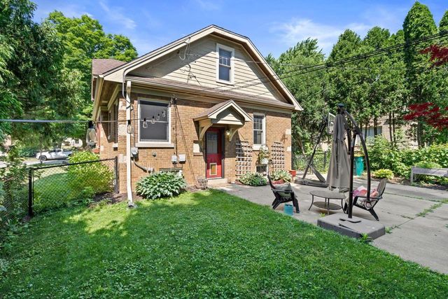 541 Highlandview DRIVE, West Bend, WI 53095
