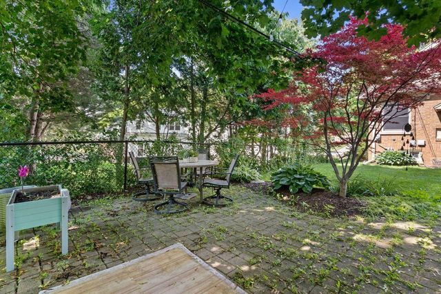 541 Highlandview DRIVE, West Bend, WI 53095