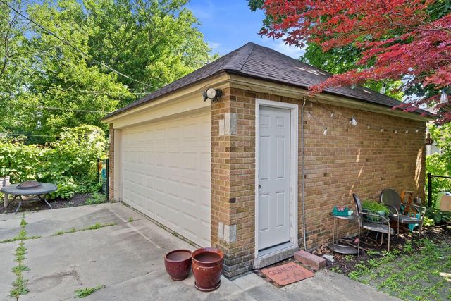 541 Highlandview DRIVE, West Bend, WI 53095