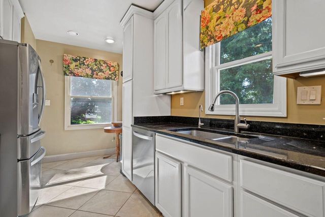 541 Highlandview DRIVE, West Bend, WI 53095