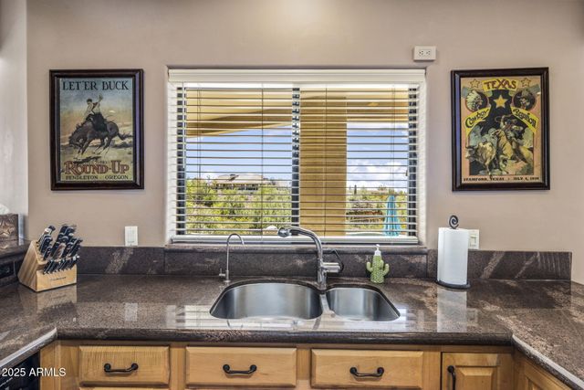 205 W QUARTZ ROCK Road, Phoenix, AZ 85085